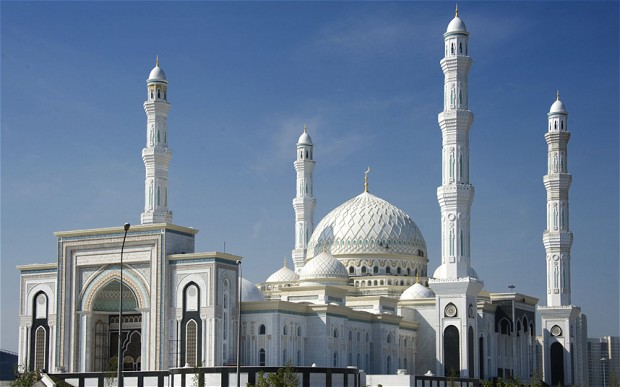 ကာဇတ္စတန္ႏိုင္ငံ(Kazakhstan)၊ အတ္စတာနာျမိဳ႕ရိွ (Astana) 
ဟဇရသ္ စူလတန္ (Hazrat Sultan Mosque) ဗလီဝတ္ေက်ာင္းေတာ္ၾကီး
Photo-AP