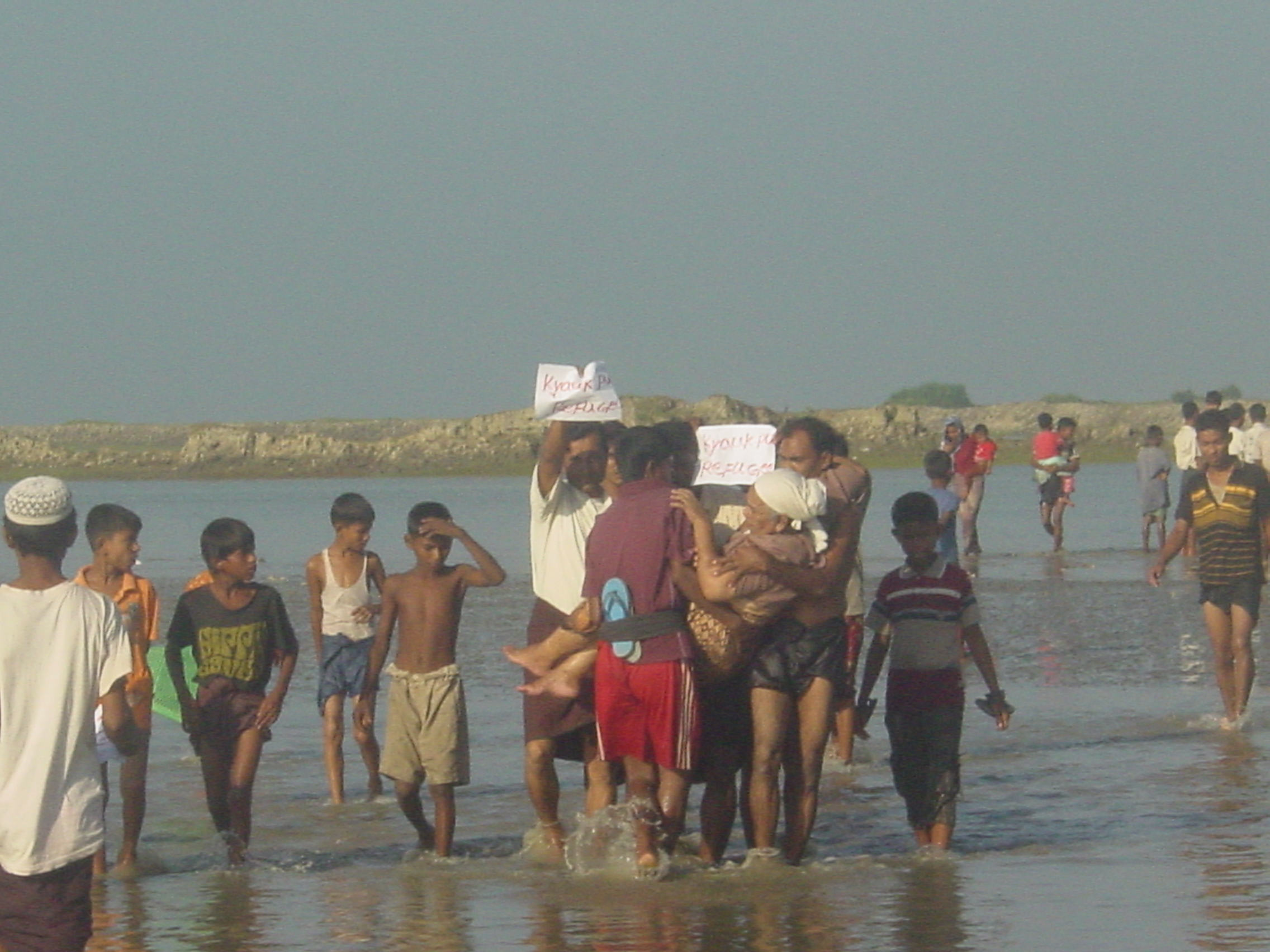 (Refugee News Updates) Refugees Run Out of Food and Fuel in Sin Tat Maw