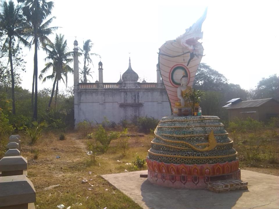 ခ်ိတ္ပိတ္ခံ ထားရတဲ့ ရမည္းသင္း ကံၾကီးဗလီကို ဦးဝီရသူ ေသာ့ဖ်က္ျပီး ဝင္ၾကည့္