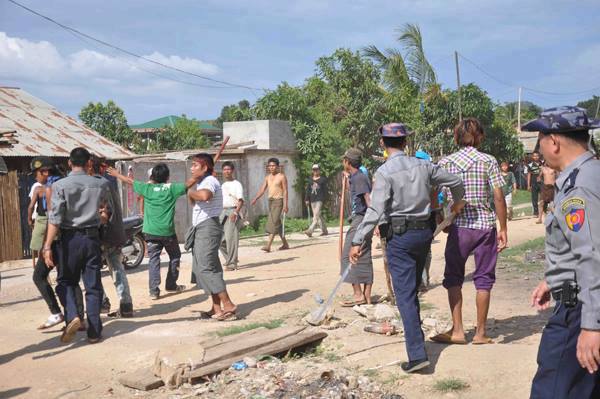 လားရွိဳးမွာ အၾကမ္းဖက္မီးရိႈ႕မႈေတြရပ္တံ့၊ ထြက္ေျပးတိမ္းေရွာင္ေနသည့္ မြတ္စလင္္ ေနအိမ္မ်ားကို ဖ်က္ဆီး လုယက္ေန