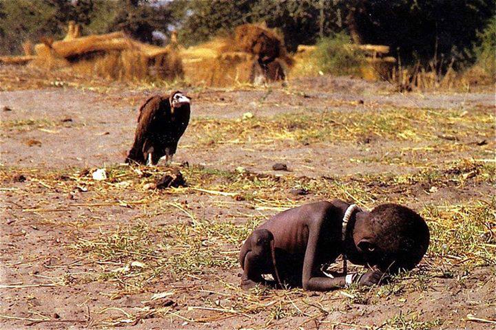 ပံုတစ္ပံုက ေဖာ္ျပတဲ့ သမိုင္း ” The Vulture and The Starving Child ” (M-Media Blog)