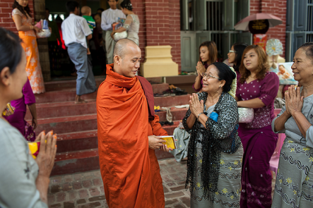 တေက်ာ့ျပန္ တက္ဘုန္းၾကီး (The Mad Monks of Myanmar)