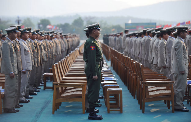 ႀကိဳးကိုင္သူ ဇာတ္ဆရာ ႏွင့္ အသံုးေတာ္ခံမ်ား (ျမန္မာအေရး သံုးသပ္ခ်က္ ဘာသာျပန္)