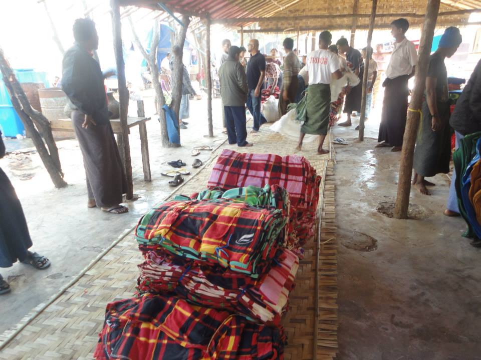 မိတၳီလာ အၾကမ္းဖက္ခံရသူမ်ား အတြက္ ေစာင္မ်ား လွဴဒါန္း