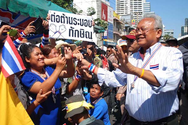 ေတာင္းဆုိမႈ မရခဲ့ပါက ၀န္ႀကီးခ်ဳပ္ႏွင့္ ဝန္ၾကီးမ်ားအား ဖမ္းဆီးမည္ဟု ထုိင္း အတုိက္အခံေခါင္းေဆာင္ ၿခိမ္းေျခာက္