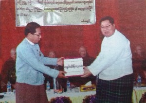 ရခိုင္ျပည္ နတလႏွင့္ သာသနာ့ႏုဂၢဟအသင္းသုိ႔ ေဒါက္တာခင္ေ႐ႊ သိန္း ၃၀၀ လွဴ