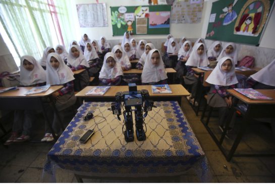 Robot-Teaches-Muslim-Prayers_