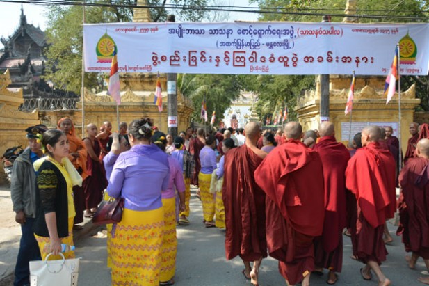 မ်ိဳးေစာင့္ဥပေဒမွ ဘာသာေျပာင္းျခင္းဆိုင္ရာ ဥပေဒမူၾကမ္းျဖင့္  လူထု တံု႔ျပန္မႈ အစိုးရ ေသြးတိုးစမ္း