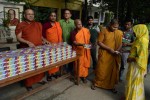 ဘဂၤလားေဒ့ရွ္ရွိ ဘုန္းႀကီးေက်ာင္းမွ မြတ္စလင္မ်ား၀ါေျဖရန္ အစားအေသာက္မ်ား လွဴဒါန္း