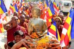 အိႏၵိယတြင္ ဟိႏၵဴမ်ား ဗုဒၶဘာသာသုိ႔ အစုလုိက္အၿပံဳလုိက္ ကူးေျပာင္း