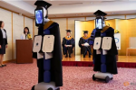 ကိုရိုနာဗိုင်းရပ်စ်ကိုရှောင်ရန် ဂျပန်တွင် စက်ရုပ်များဖြင့် ဘွဲ့ယူ