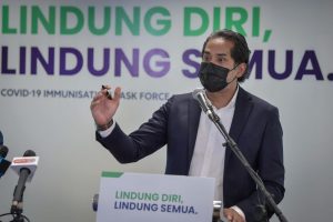 PUTRAJAYA, 9 Jun -- Menteri Penyelaras Program Imunisasi COVID-19 Kebangsaan Khairy Jamaluddin ketika sidang media mengenai perkembangan Program Imunisasi COVID-19 Kebangsaan selepas mesyuarat Jawatankuasa Khas Jaminan Akses Bekalan Vaksin COVID-19 (JKJAV) hari ini.
--fotoBERNAMA (2021) HAK CIPTA TERPELIHARA