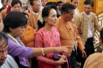 အသက္အႏၱရာယ္ၿခိမ္းေျခာက္ခံရသည့္ ေဒၚေအာင္ဆန္းစုၾကည္ကုိ အထူးအဖြဲ႕တစ္ခုျဖင့္ ရဲတပ္ဖြဲ႕က လံုၿခံဳ ေရးေပးထား