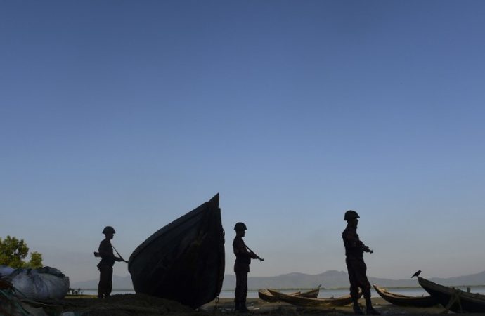 Border Guard Bangladesh (BGB) personel stand watch in a common transit point for the illegal entry of Myanmar Rohingya refugees on the banks of the Naf River, near Teknaf in southern Cox's Bazar district, on November 24, 2016. Dhaka has called on Myanmar to take "urgent measures" to protect its Rohingya minority after thousands crossed into Bangladesh in just a few days, some saying the military was burning villages and raping young girls. / AFP PHOTO / MUNIR UZ ZAMAN